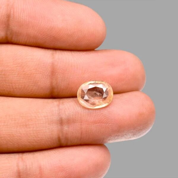 3.89 Carats Yellow Sapphire