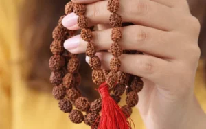 White-Organic-Gradients-Professional-Service-Graphic-Design-Instagram-Post-6.webp Natural 4 Mukhi Rudraksha Mala